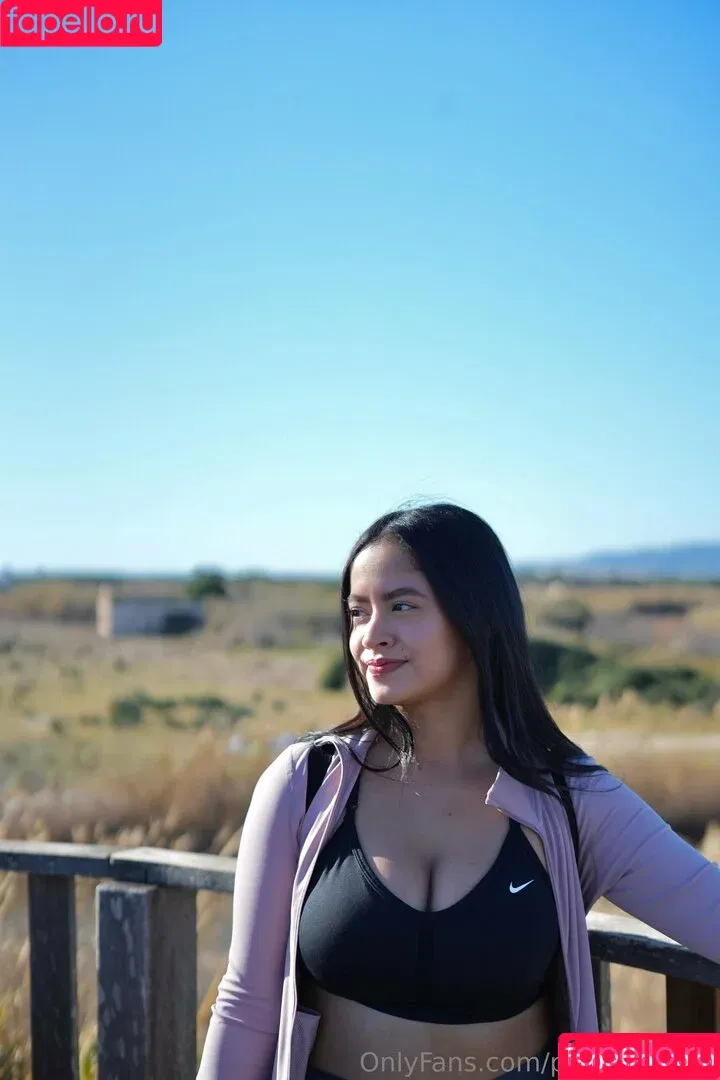 _petitemma_ / petitemmatv Onlyfans Photo Gallery 