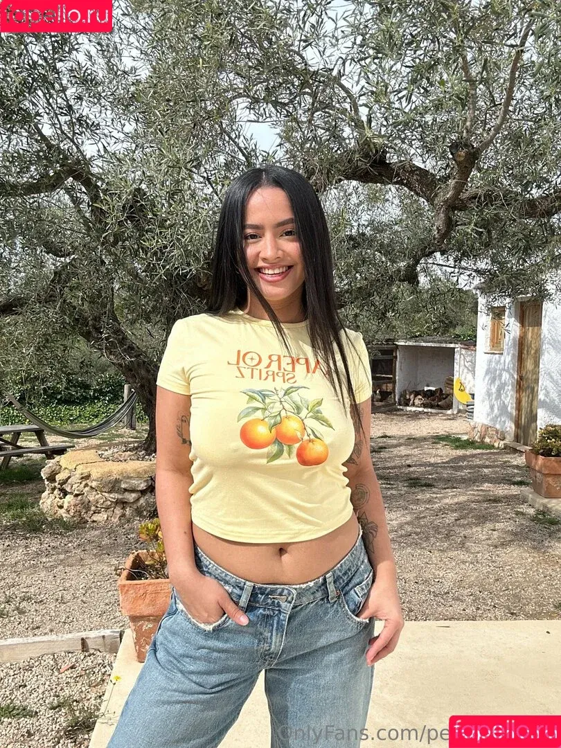 _petitemma_ / petitemmatv Onlyfans Photo Gallery 