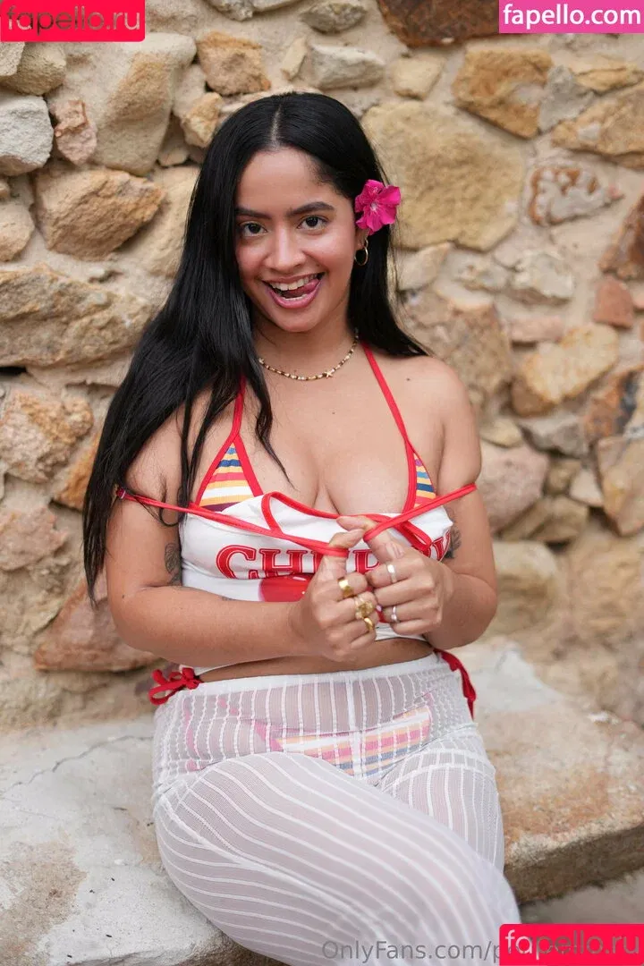 _petitemma_ / petitemmatv Onlyfans Photo Gallery 