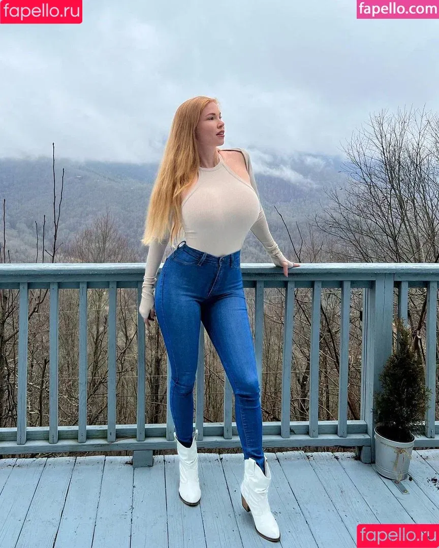 Elizabeth Ostrander / elizabetho / elizabethoceans Onlyfans Photo Gallery 