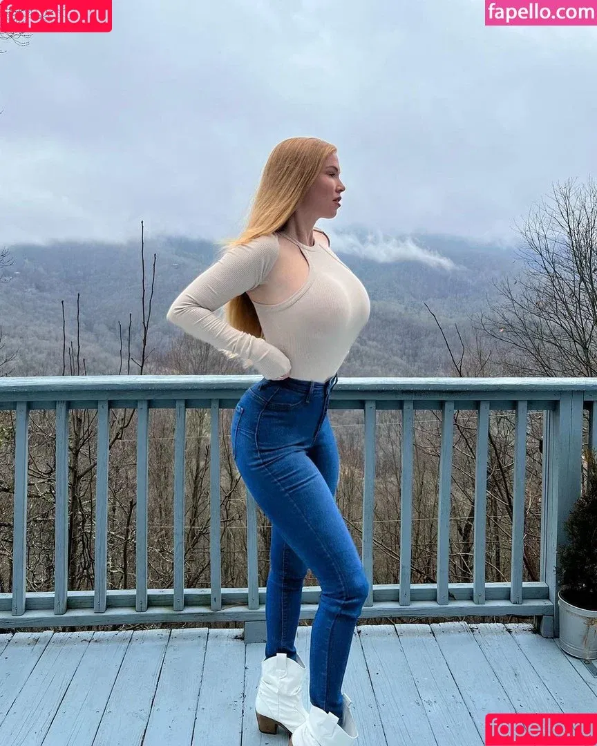 Elizabeth Ostrander / elizabetho / elizabethoceans Onlyfans Photo Gallery 