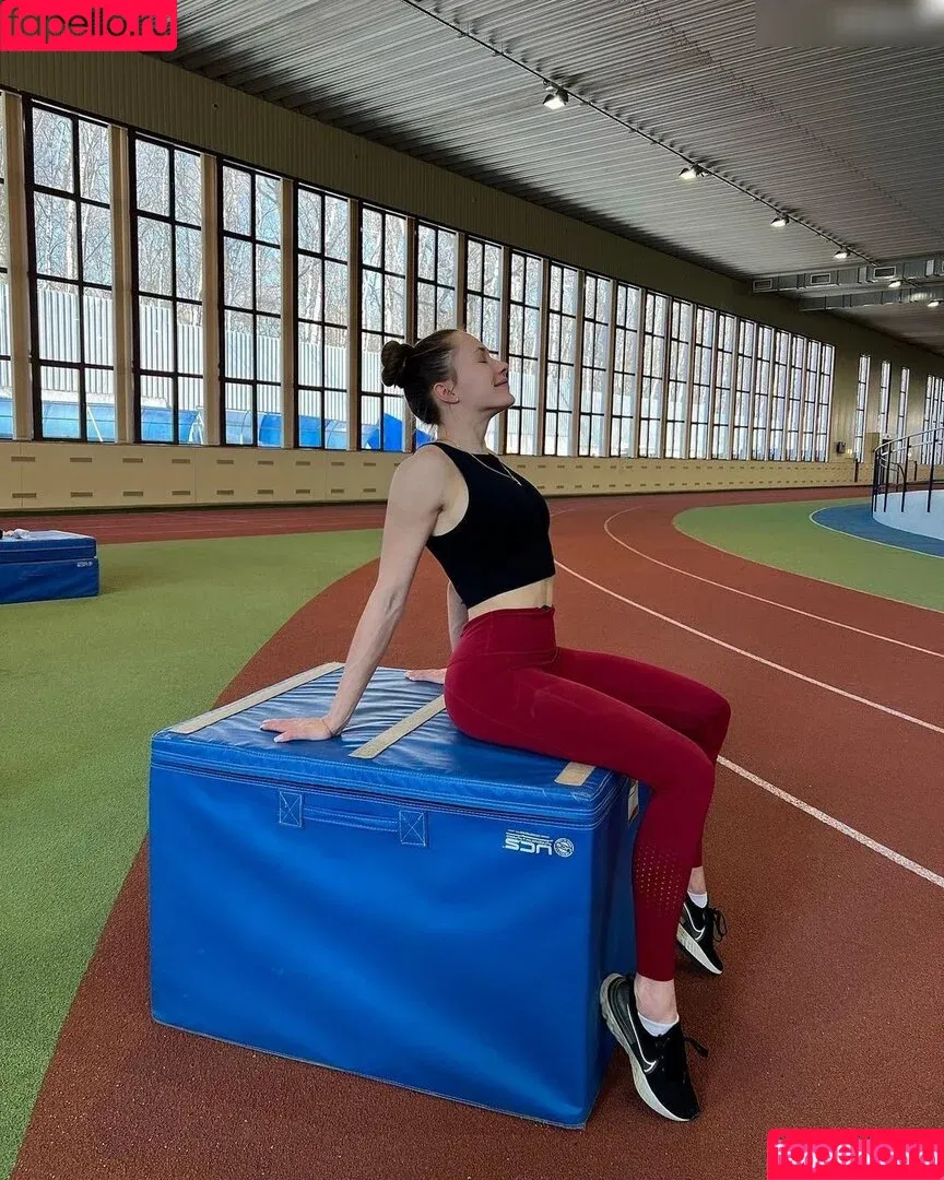 Polina Knoroz / knoroz__ / thethikukranian Onlyfans Photo Gallery 