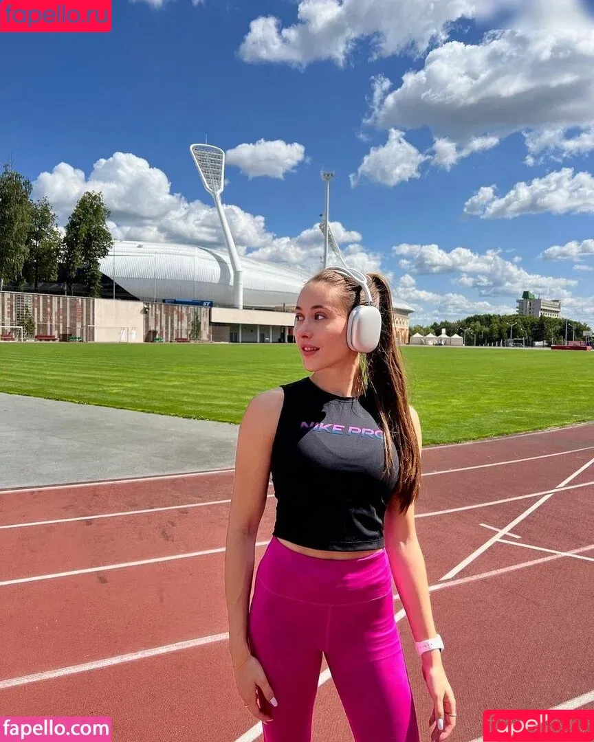 Polina Knoroz / knoroz__ / thethikukranian Onlyfans Photo Gallery 