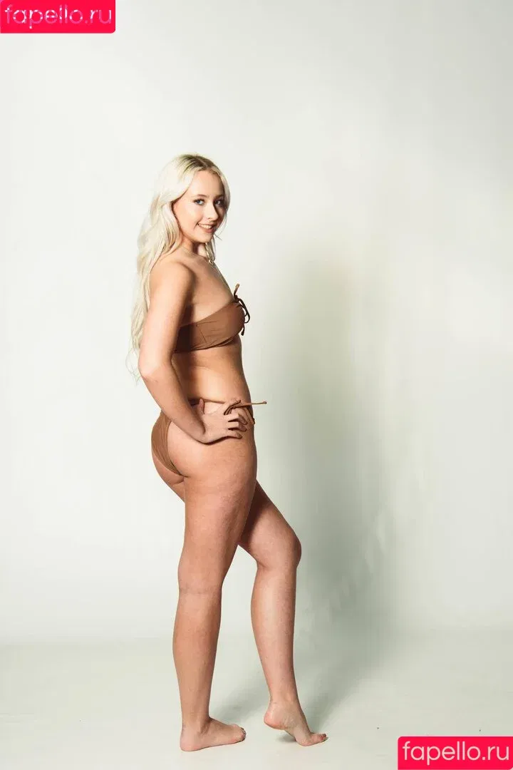 Lexi Booker / lexi_booker30 / lexi_modelling Onlyfans Photo Gallery 