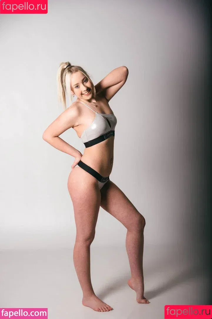 Lexi Booker / lexi_booker30 / lexi_modelling Onlyfans Photo Gallery 