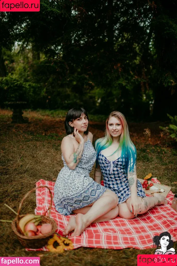 Rainn Suicide / rainnsuicide Onlyfans Photo Gallery 