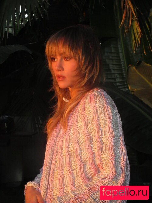 Suki Waterhouse Nude Onlyfans Photo 24