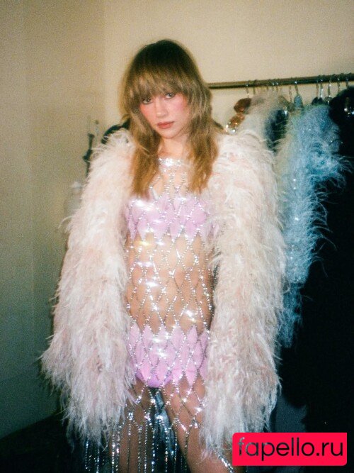 Suki Waterhouse Nude Onlyfans Photo 21
