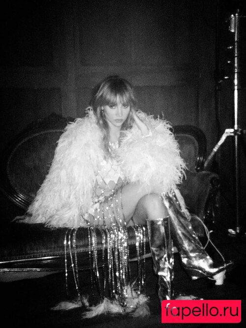 Suki Waterhouse Nude Onlyfans Photo 17