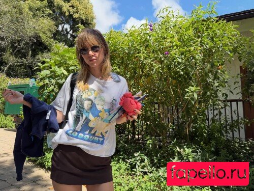 Suki Waterhouse Nude Onlyfans Photo 3