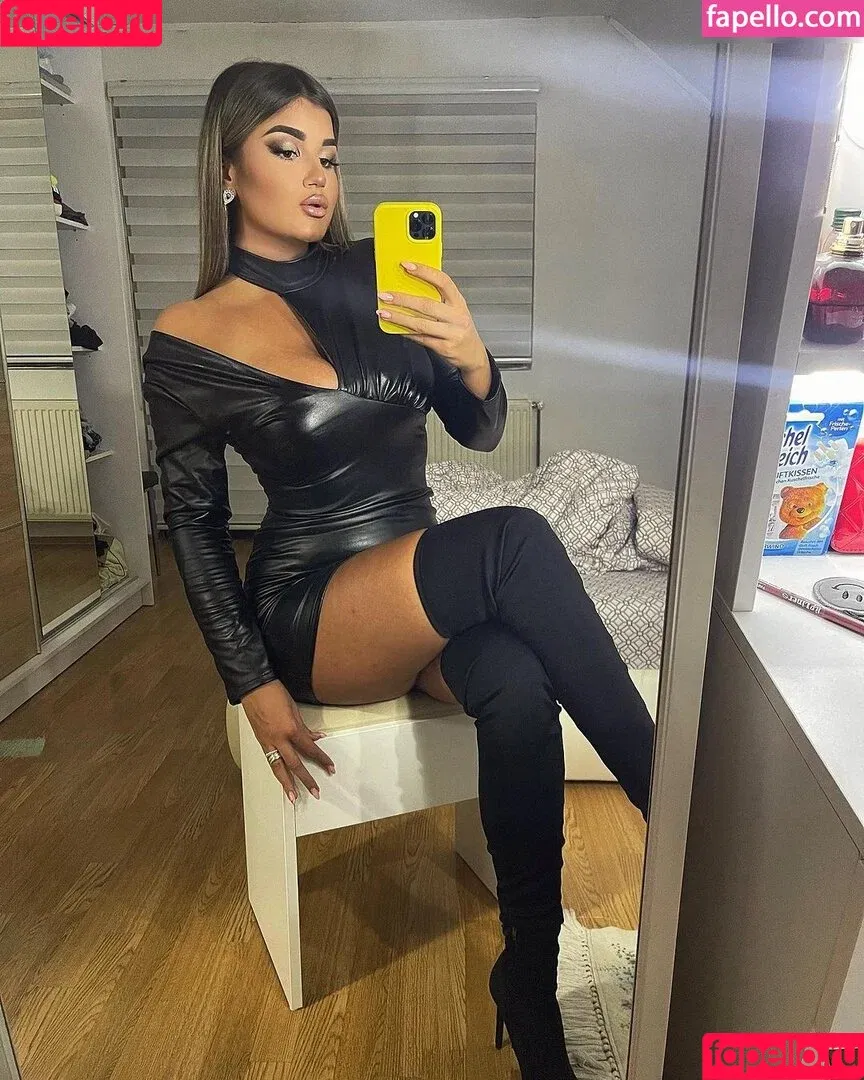 Ajla Dautovic / dautovicajla_ Onlyfans Photo Gallery 