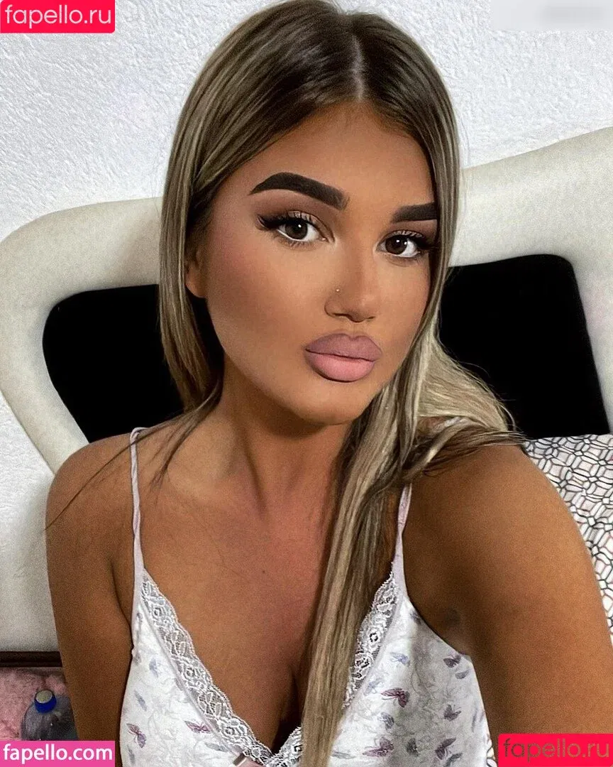 Ajla Dautovic / dautovicajla_ Onlyfans Photo Gallery 