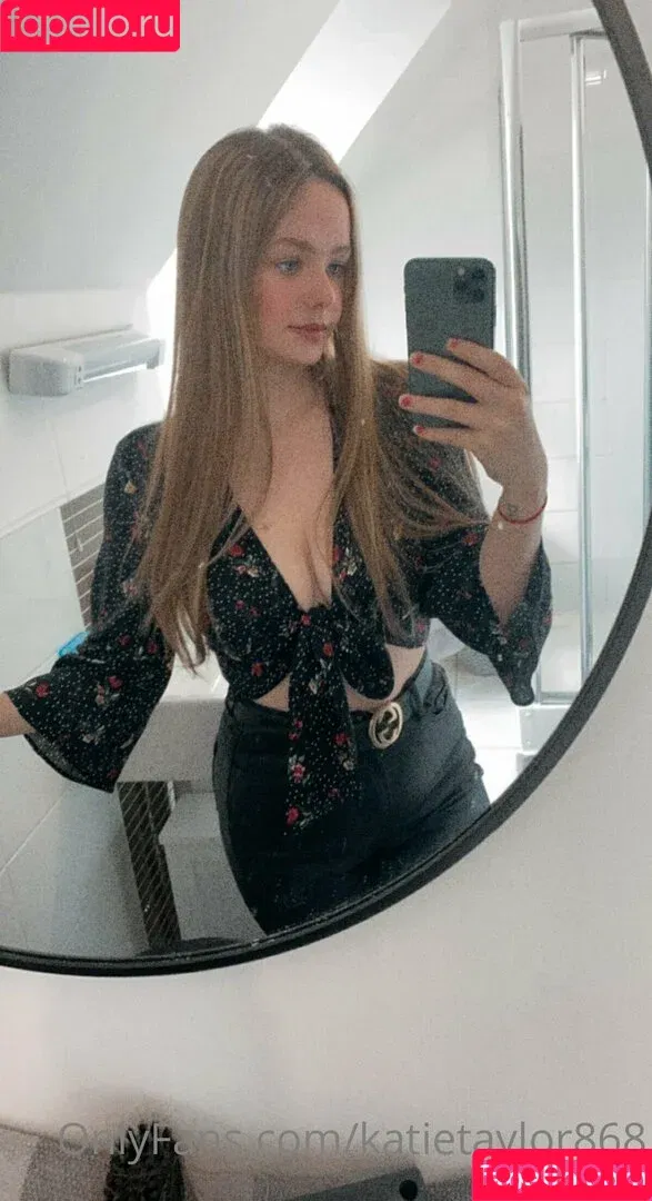 petiteblondemel / petiteblondey2 Onlyfans Photo Gallery 