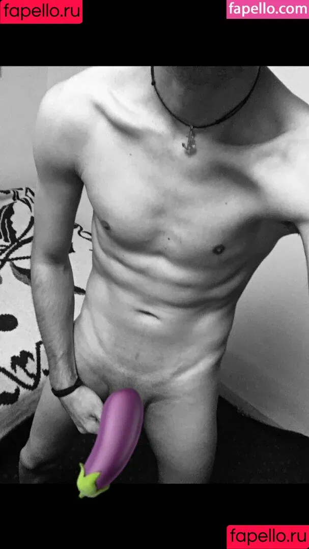 slimboygr / slimboygr_official_ Onlyfans Photo Gallery 