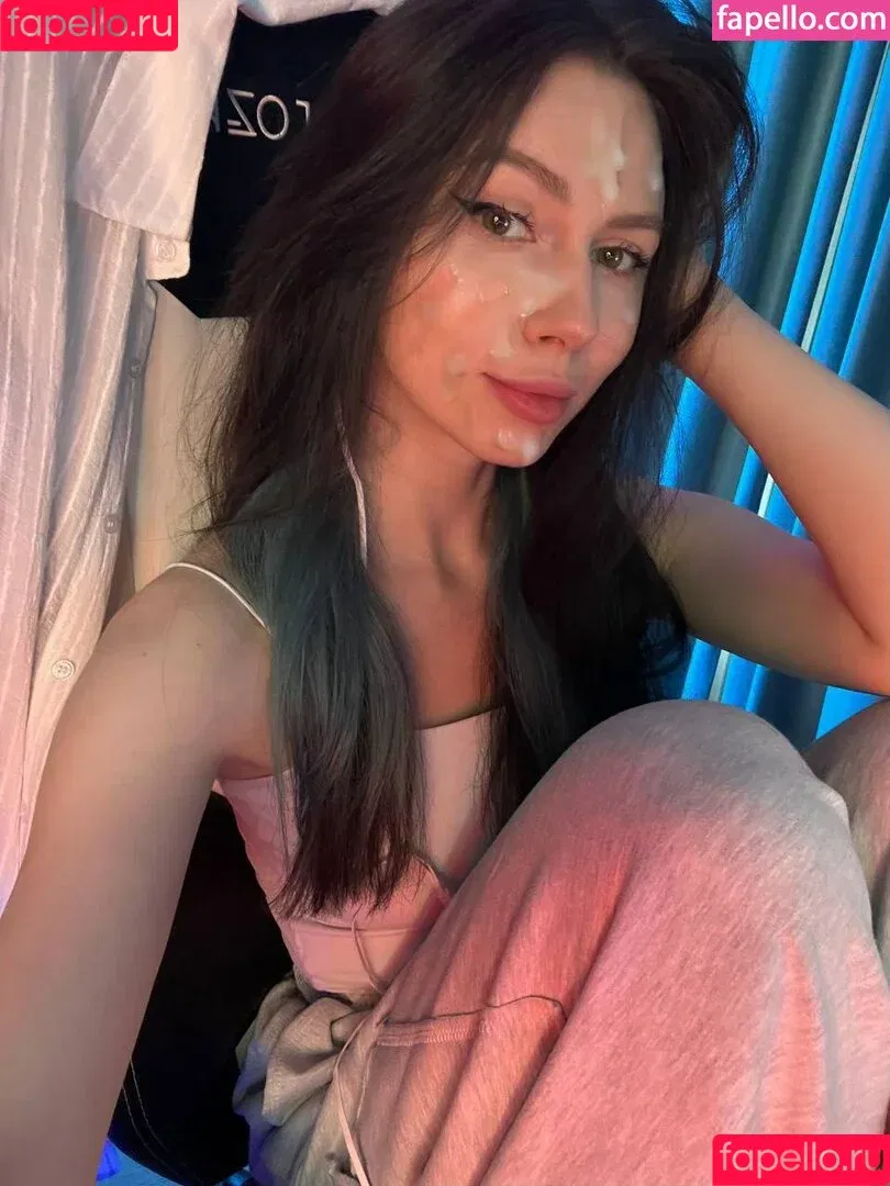 frukt0zka / fruktozka / sofiakaoz Onlyfans Photo Gallery 