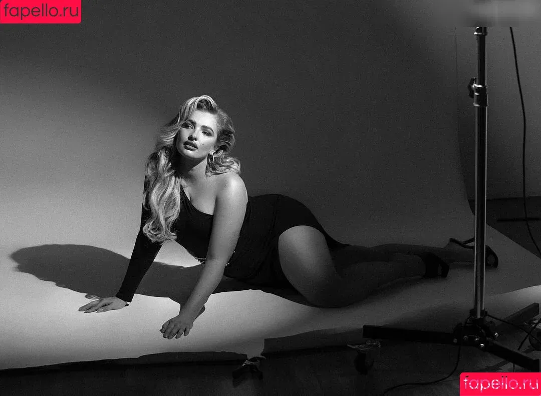 Sarina Nowak / sarinanowak Onlyfans Photo Gallery 