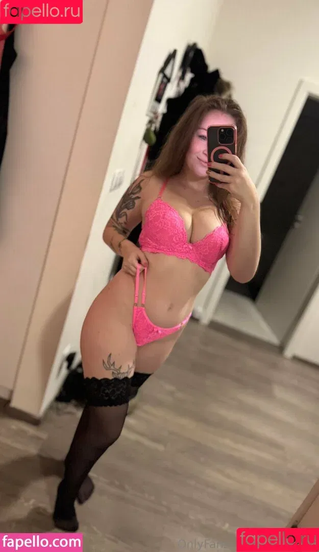 sarenka98 / sarinka98 Onlyfans Photo Gallery 