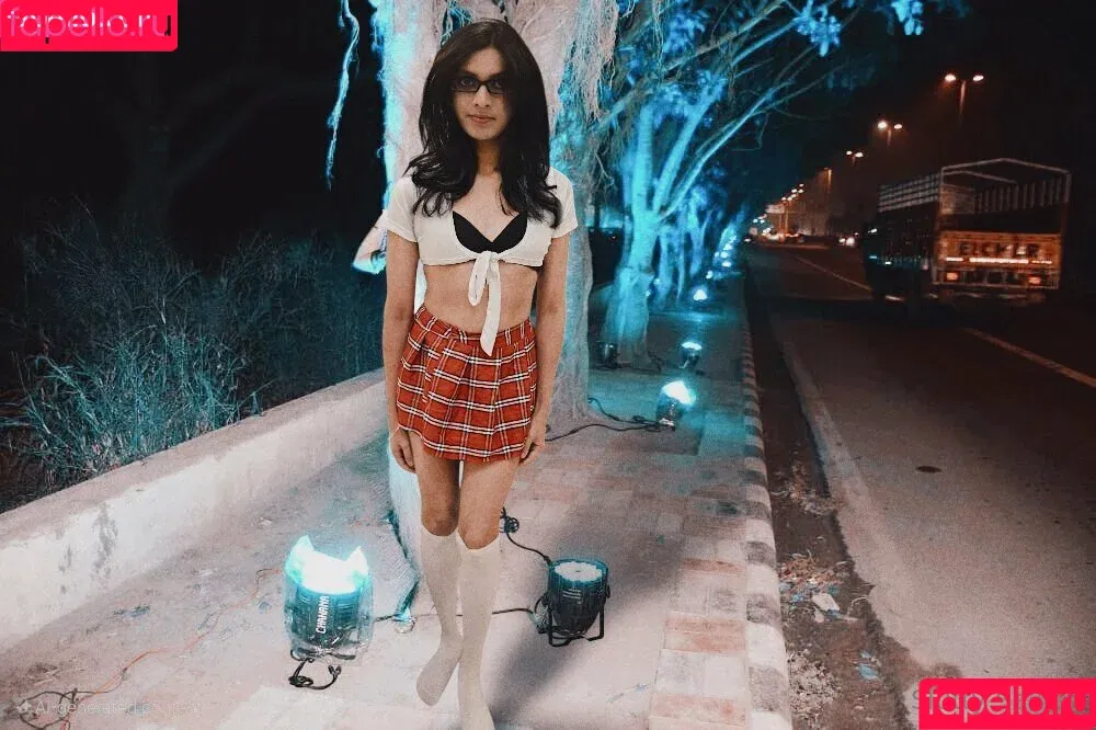 sluttysakshi28 Onlyfans Photo Gallery 