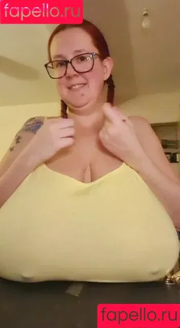 Kelly K Cups / hot_busty_babe Onlyfans Photo Gallery 