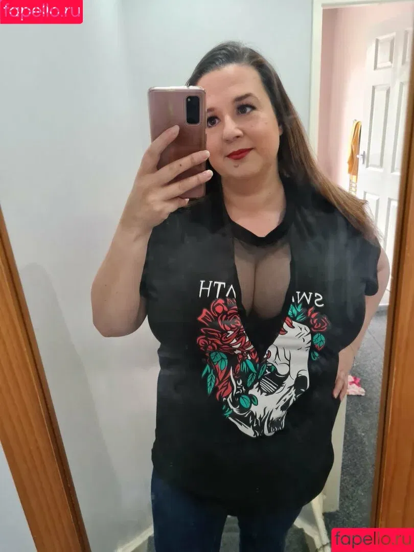 Kelly K Cups / hot_busty_babe Onlyfans Photo Gallery 