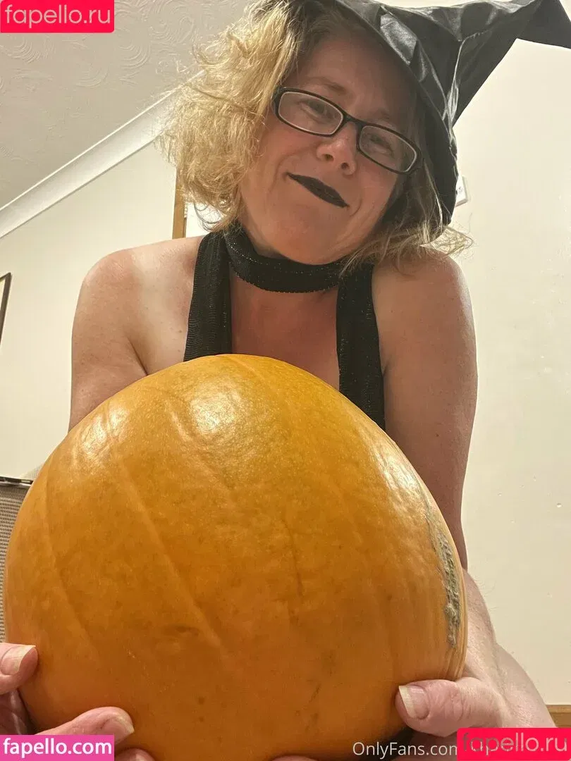 kharis_curves / khariscurves Onlyfans Photo Gallery 