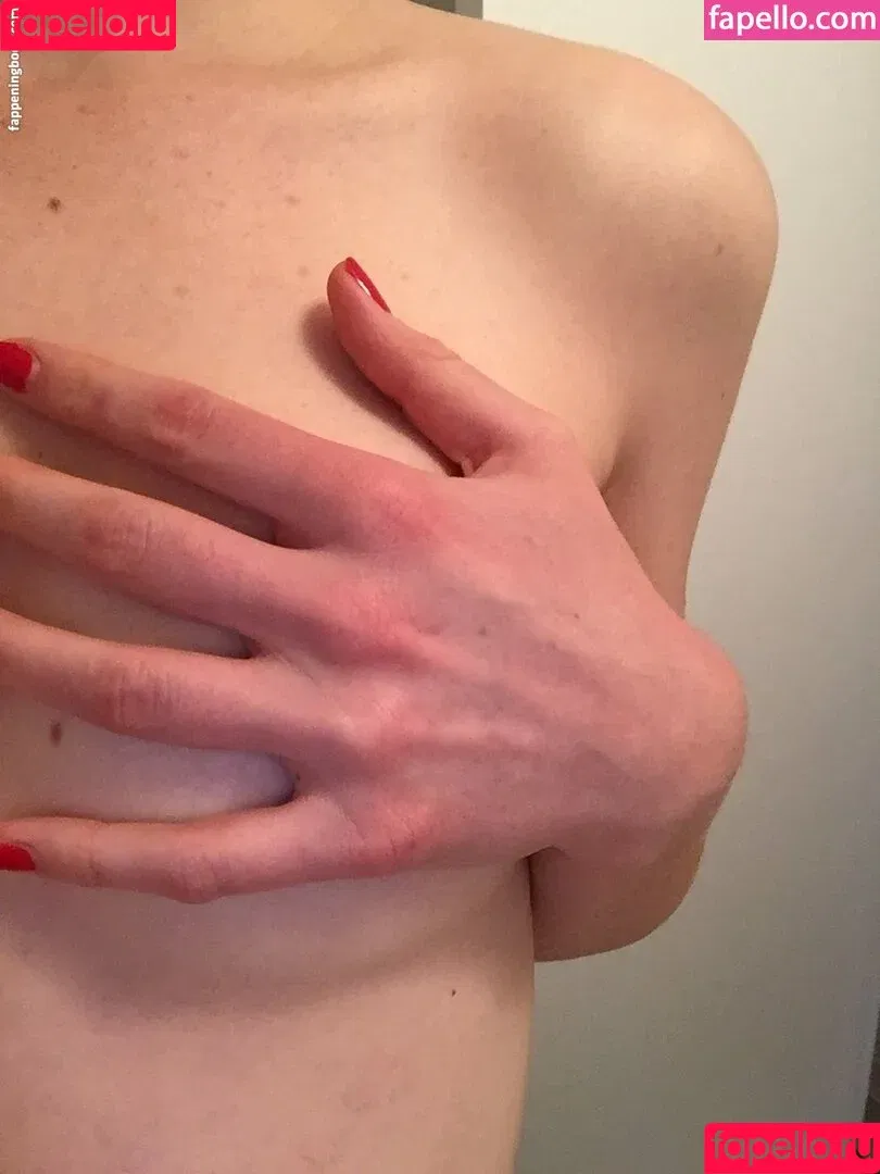 Bonnie Wright / thisisbwright Onlyfans Photo Gallery 