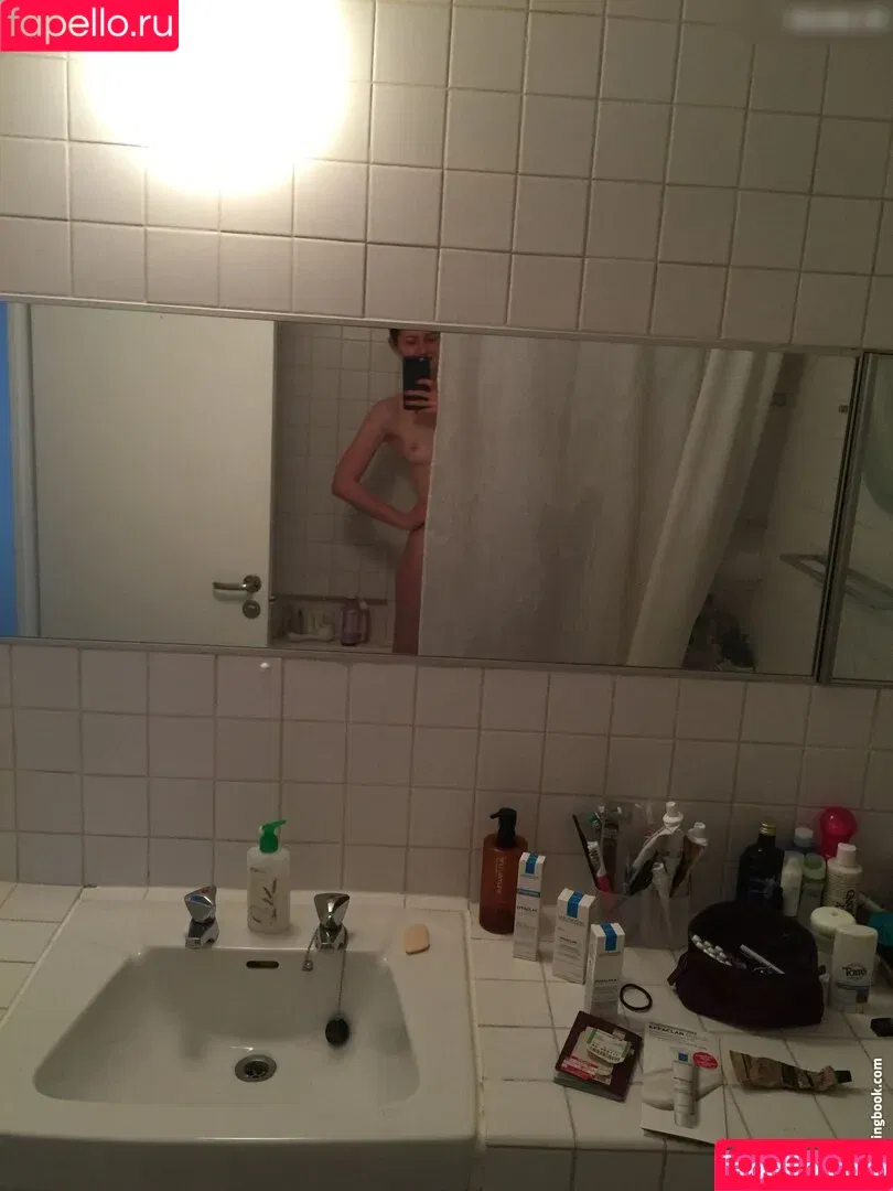 Bonnie Wright / thisisbwright Onlyfans Photo Gallery 