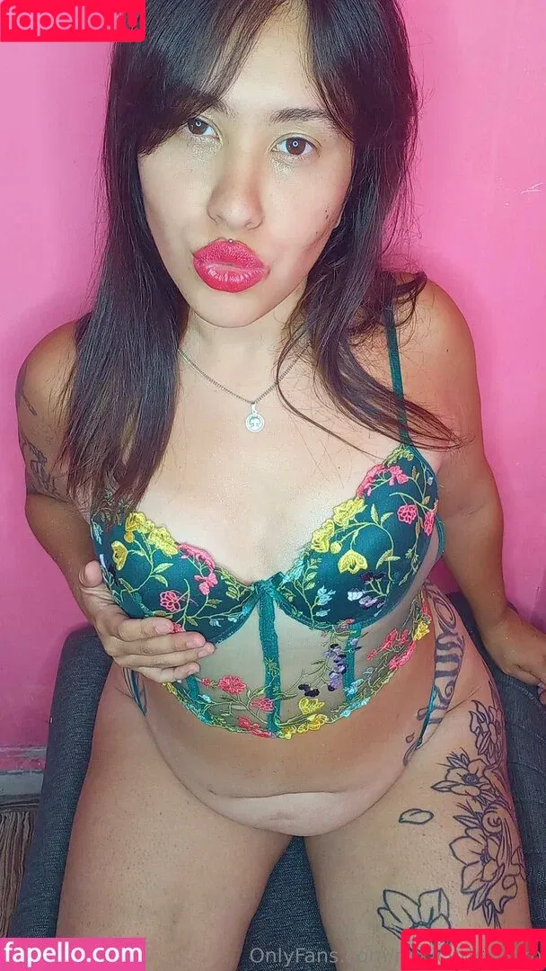 mikicurvymom / mikulmom Onlyfans Photo Gallery 