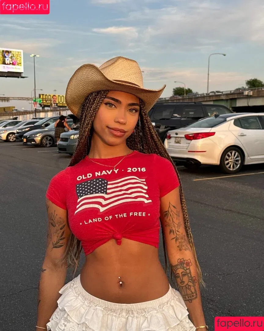 / beautiful.lightskins / light skin / lightskin / mixed black & white girl Onlyfans Photo Gallery 