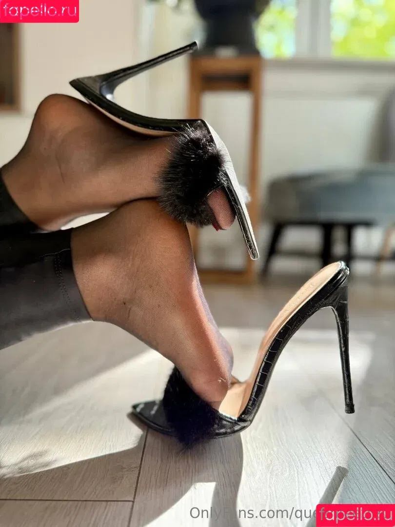 queenfeetred / queenfeetred_3 Onlyfans Photo Gallery 