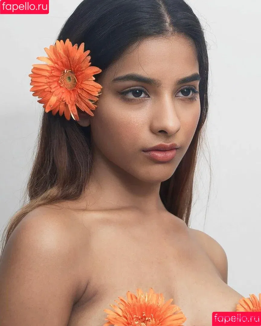 Aurora Sinclair / aurora_lights_ee / aurora_sinclair_ Onlyfans Photo Gallery 