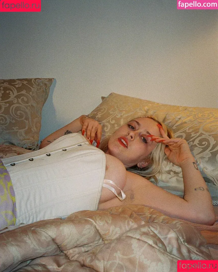 Girlpool / Harmony Tividad / harmonytividad / sexuallyattractedtogod Onlyfans Photo Gallery 