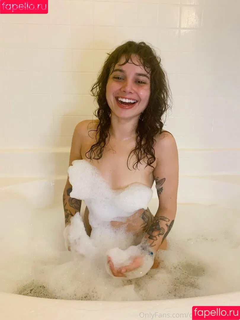 Catarina Suicide / catarinapetite / catarinasuicide Onlyfans Photo Gallery 