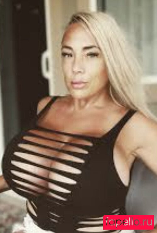 MrsPineappleGS Nude Onlyfans Photo 11