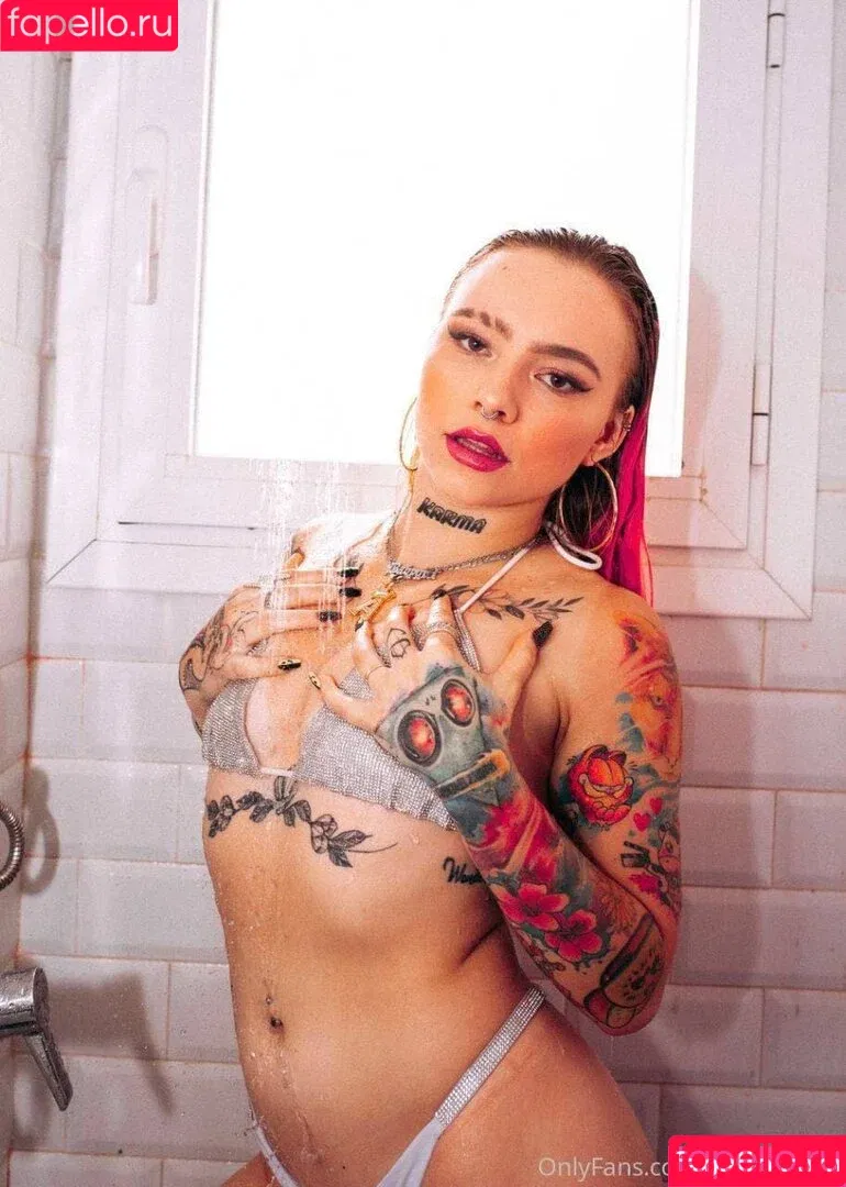 Angie Corine / angiecorine Onlyfans Photo Gallery 