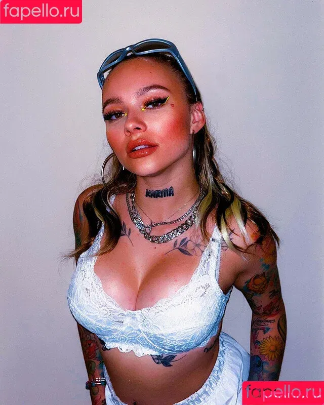 Angie Corine / angiecorine Onlyfans Photo Gallery 