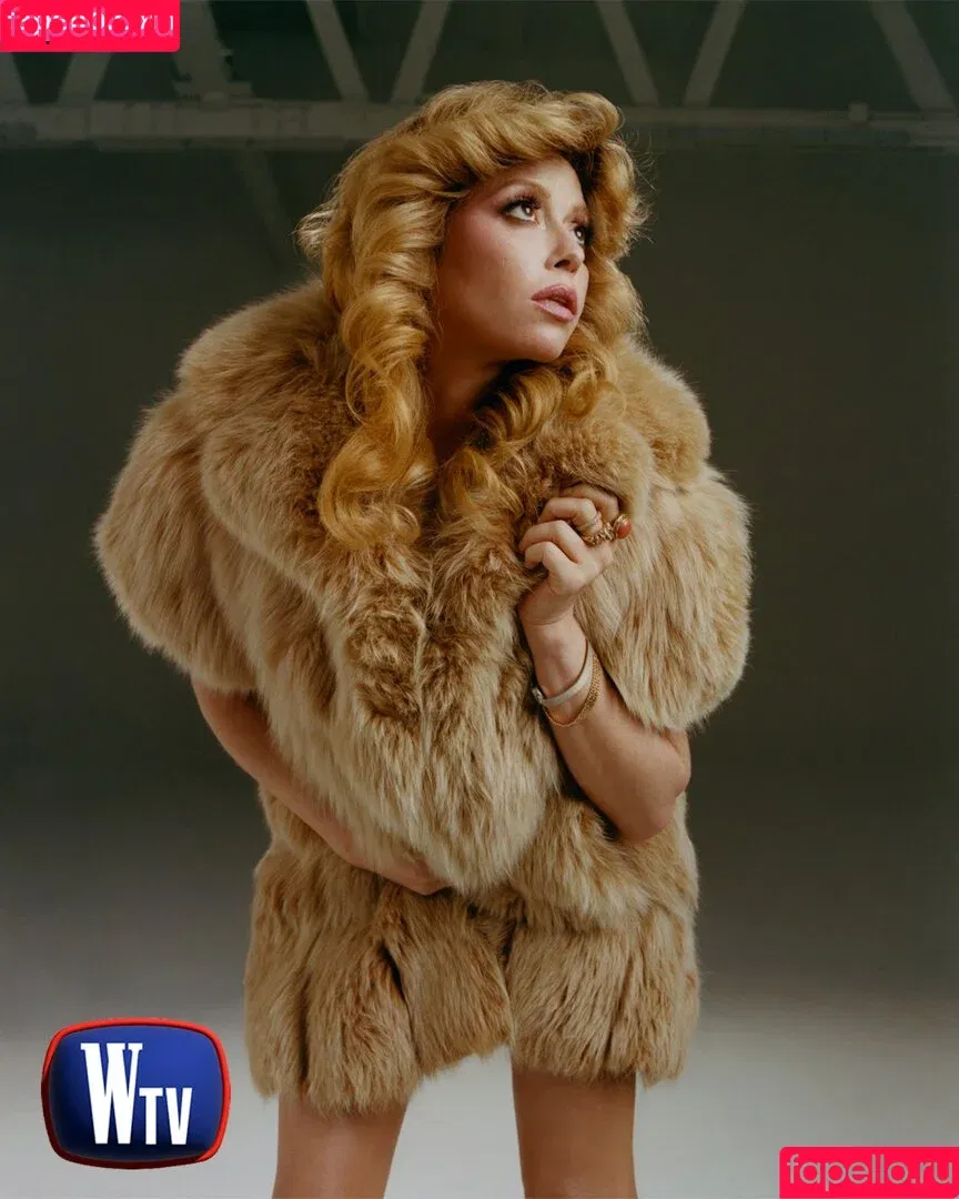 Natasha Lyonne / nlyonne Onlyfans Photo Gallery 