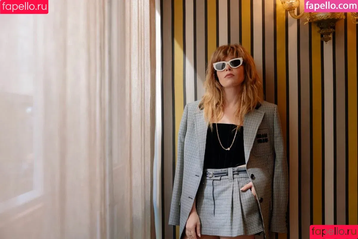 Natasha Lyonne / nlyonne Onlyfans Photo Gallery 