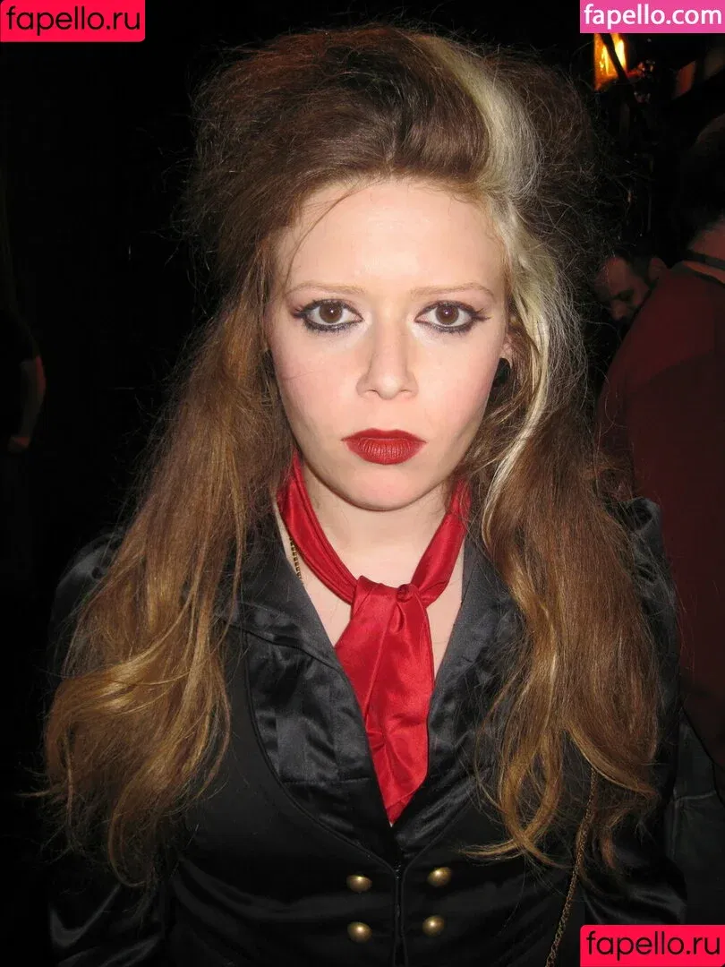Natasha Lyonne / nlyonne Onlyfans Photo Gallery 