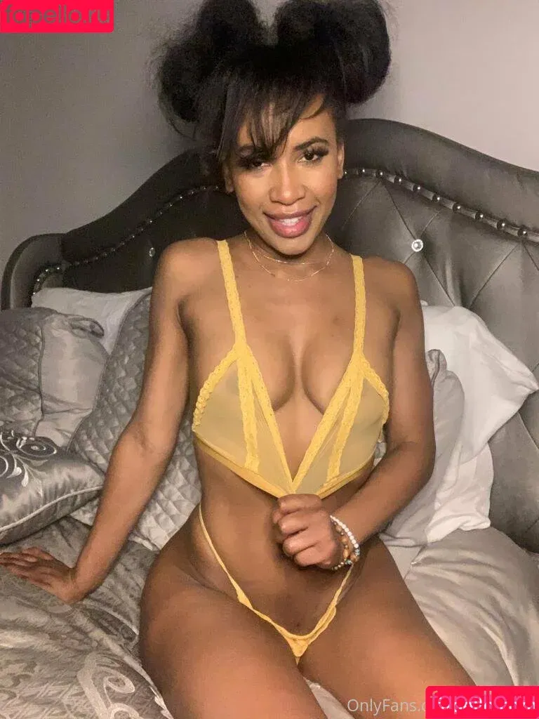 demisutra Onlyfans Photo Gallery 