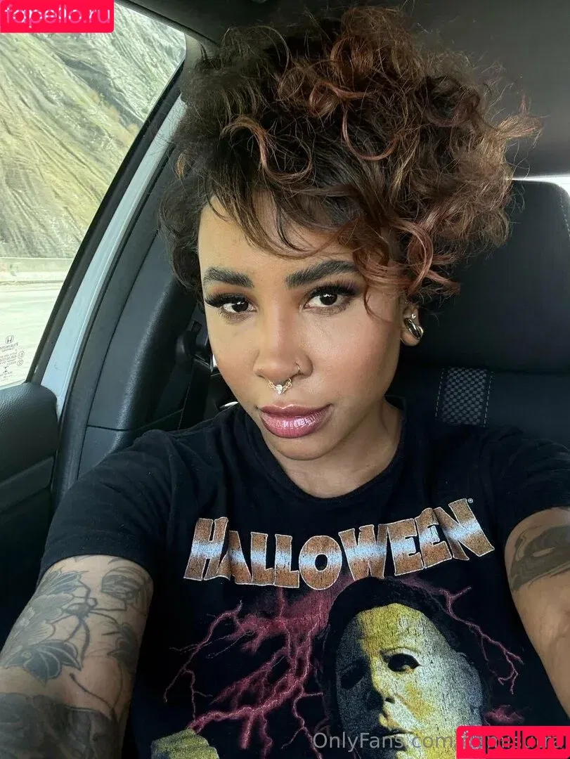 demisutra Onlyfans Photo Gallery 