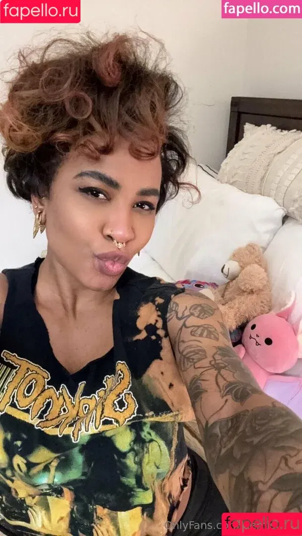 demisutra Onlyfans Photo Gallery 