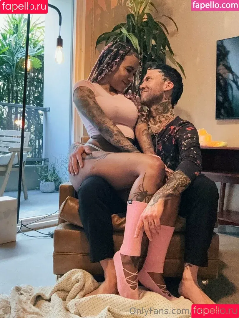 demisutra Onlyfans Photo Gallery 