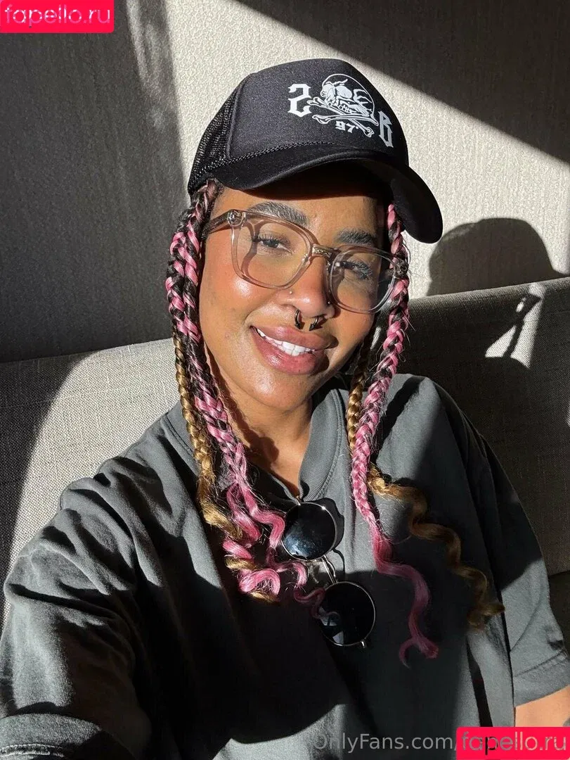 demisutra Onlyfans Photo Gallery 