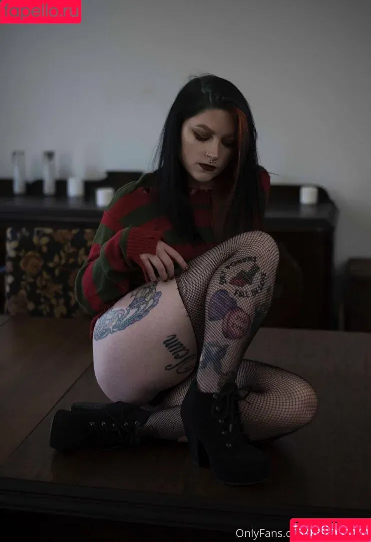 enigmasuicide / justanenigma_ Onlyfans Photo Gallery 