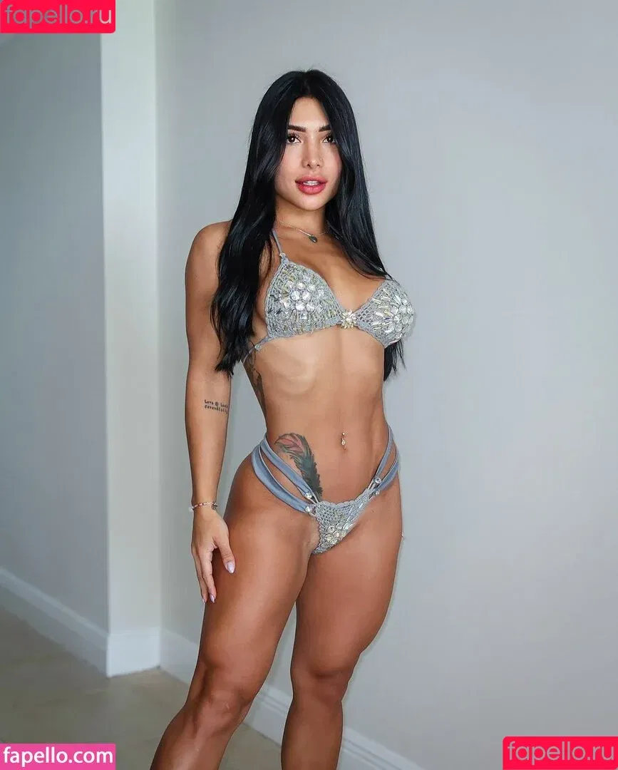 Laura Van / lauravanofficial / lauravanpremium Onlyfans Photo Gallery 