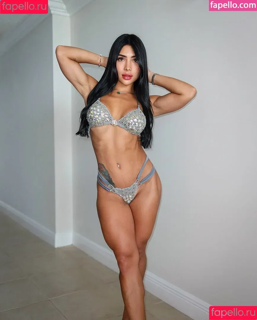 Laura Van / lauravanofficial / lauravanpremium Onlyfans Photo Gallery 