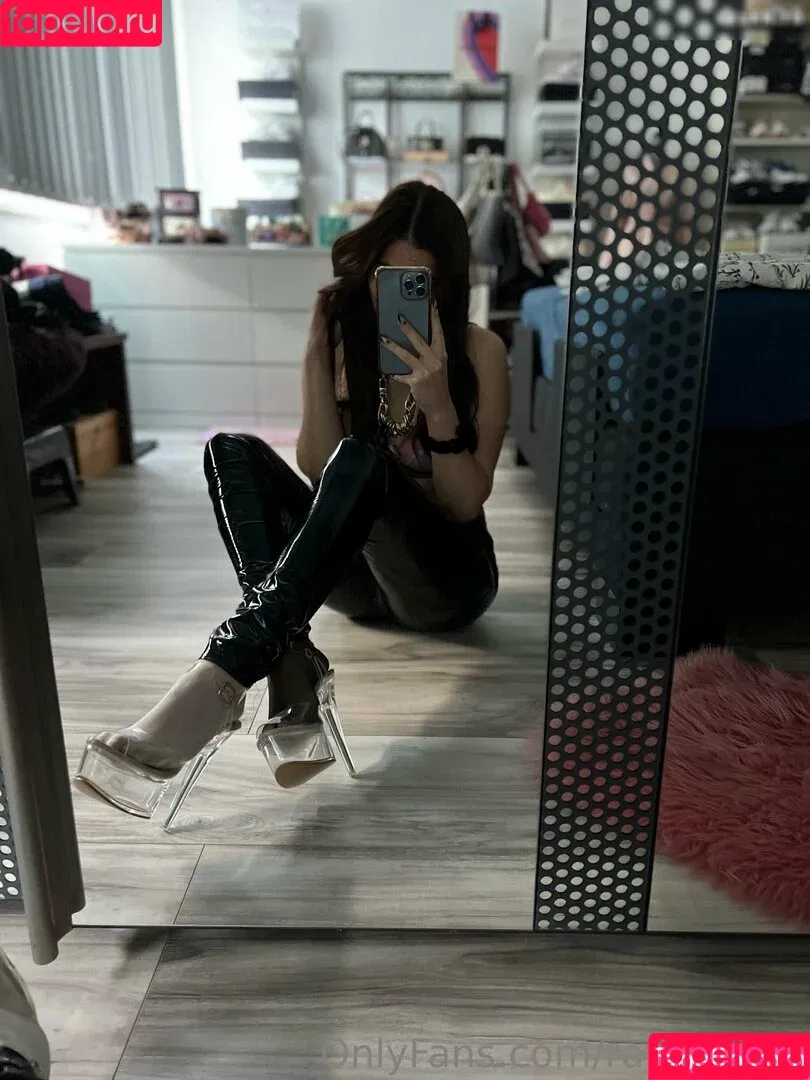 Nini Raven / Nini_Raven / raven_nini Onlyfans Photo Gallery 