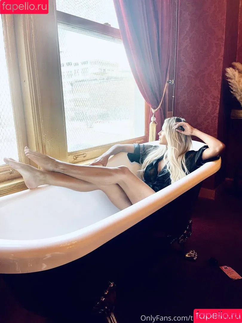 Barbie Blank / Kelly Kelly / TheBarbieBlank Onlyfans Photo Gallery 