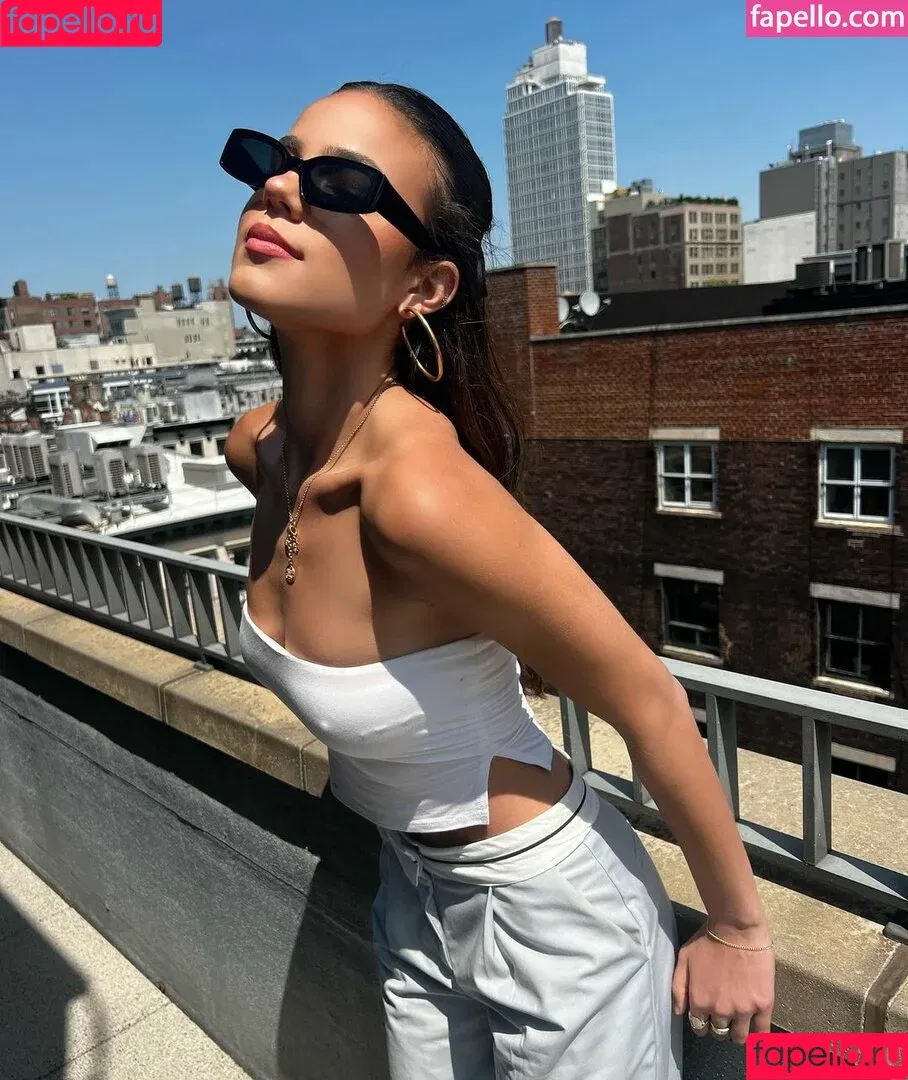 Ella Mendelsohn / ellamendelsohn Onlyfans Photo Gallery 